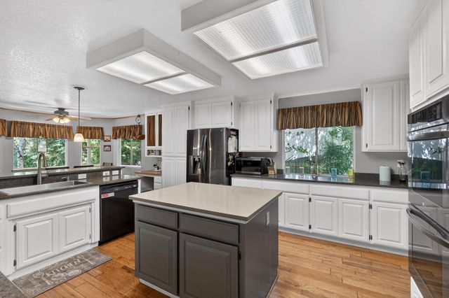 8004 Withrow Ct, Fair Oaks, CA 95628