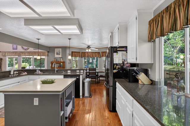 8004 Withrow Ct, Fair Oaks, CA 95628