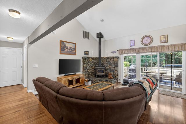 8004 Withrow Ct, Fair Oaks, CA 95628