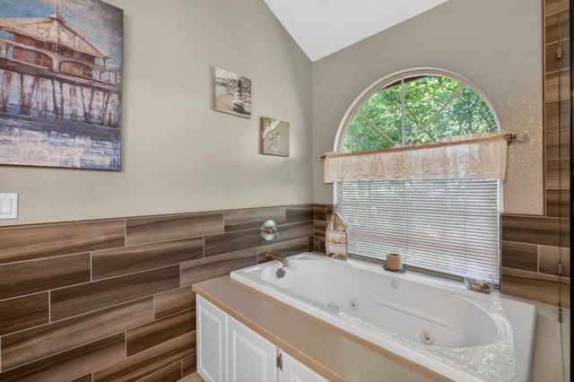 8004 Withrow Ct, Fair Oaks, CA 95628