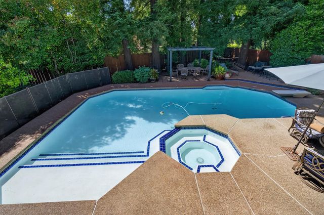 8004 Withrow Ct, Fair Oaks, CA 95628