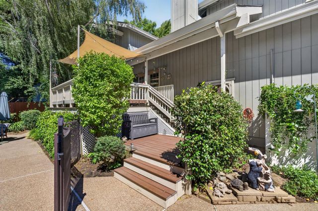 8004 Withrow Ct, Fair Oaks, CA 95628
