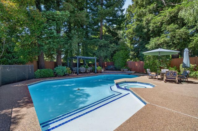 8004 Withrow Ct, Fair Oaks, CA 95628