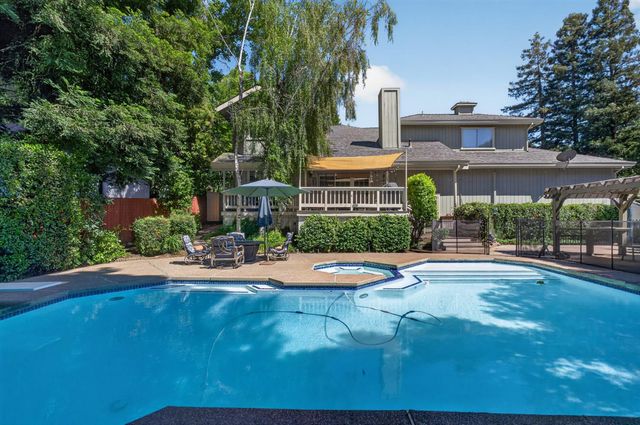 8004 Withrow Ct, Fair Oaks, CA 95628