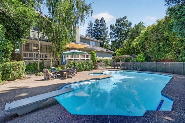 8004 Withrow Ct, Fair Oaks, CA 95628