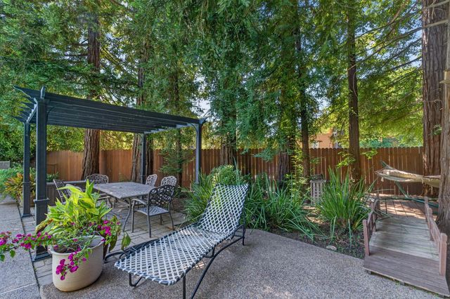 8004 Withrow Ct, Fair Oaks, CA 95628