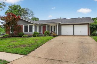 15420 Country Ridge Drive, Chesterfield, MO 63017