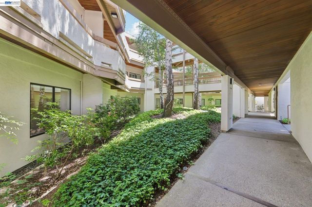 3324 Ptarmigan Dr 1A, Walnut Creek, CA 94595