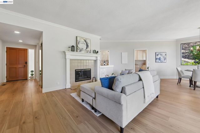 3324 Ptarmigan Dr 1A, Walnut Creek, CA 94595