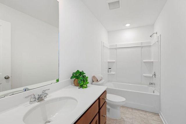 1664 Fawlocke Run, Loganville, GA 30052