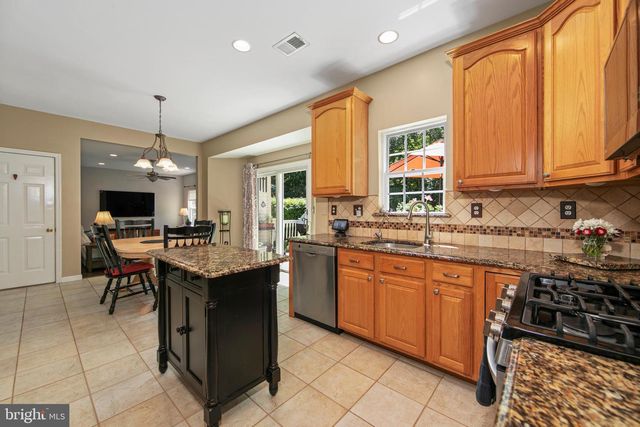 7 KINDLING WAY, Jackson, NJ 08527