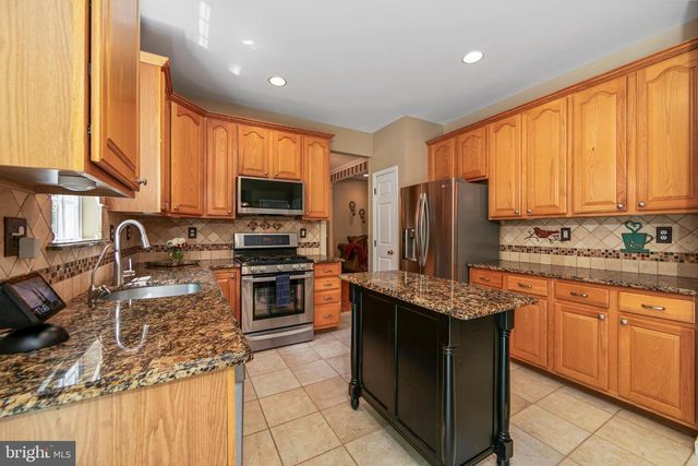 7 KINDLING WAY, Jackson, NJ 08527