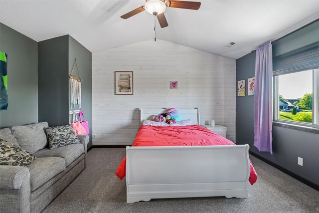1014 NW Reinhart Drive, Ankeny, IA 50023