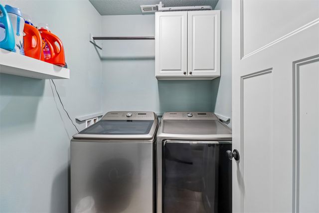 1014 NW Reinhart Drive, Ankeny, IA 50023