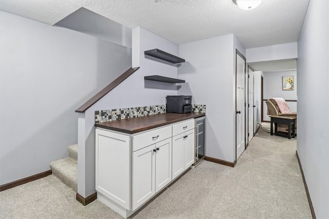 1014 NW Reinhart Drive, Ankeny, IA 50023