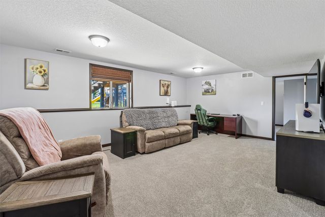 1014 NW Reinhart Drive, Ankeny, IA 50023
