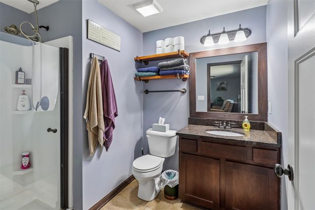 1014 NW Reinhart Drive, Ankeny, IA 50023