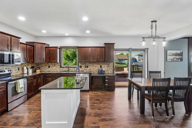 1014 NW Reinhart Drive, Ankeny, IA 50023
