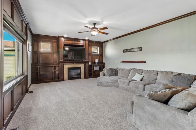 1014 NW Reinhart Drive, Ankeny, IA 50023