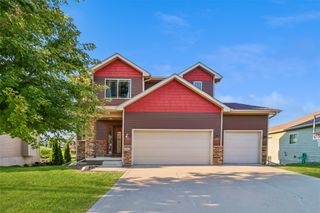 1014 NW Reinhart Drive, Ankeny, IA 50023