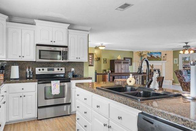 123 Bridgeview, Hot Springs, AR 71913