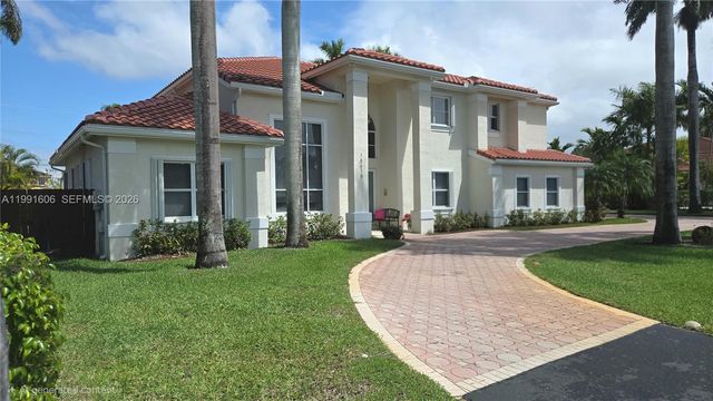 15615 SW 42nd Ter, Miami, FL 33185