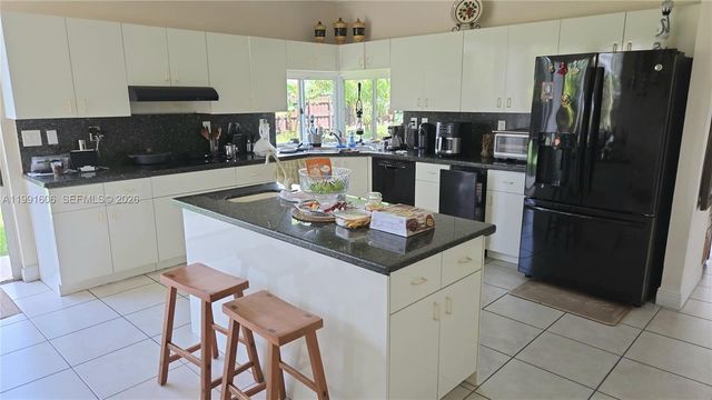 15615 SW 42nd Ter, Miami, FL 33185