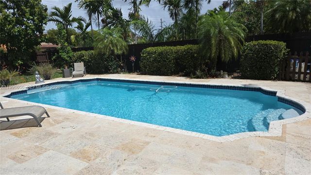 15615 SW 42nd Ter, Miami, FL 33185