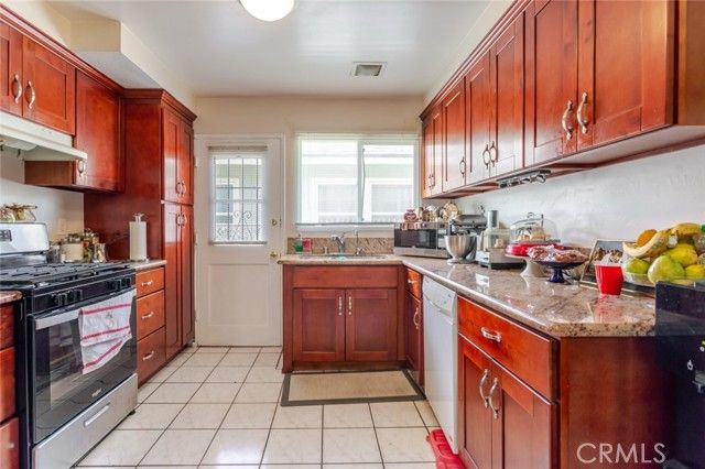 12806 Oxnard Street, North Hollywood (los Angeles), CA 91606