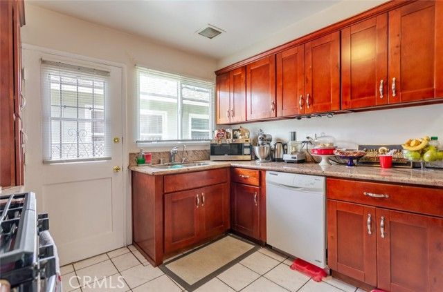 12806 Oxnard Street, North Hollywood (los Angeles), CA 91606