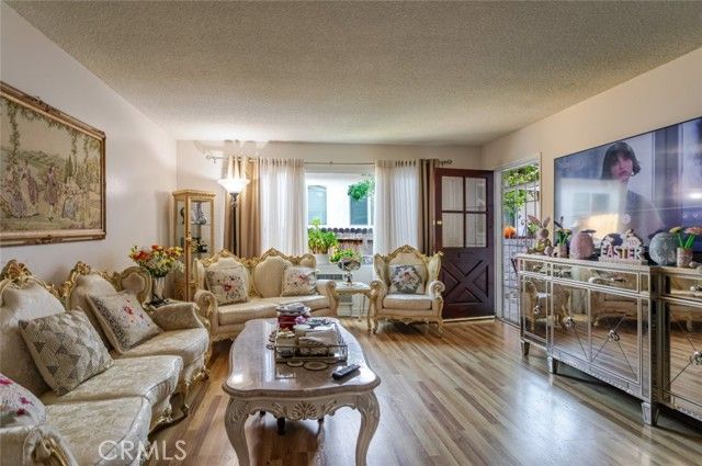 12806 Oxnard Street, North Hollywood (los Angeles), CA 91606