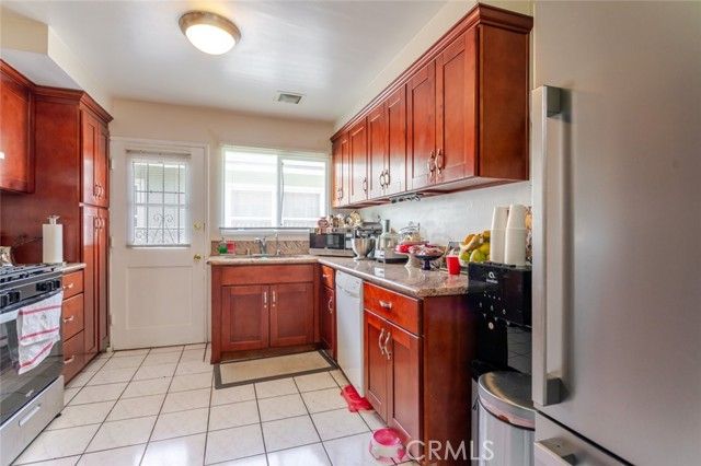 12806 Oxnard Street, North Hollywood (los Angeles), CA 91606