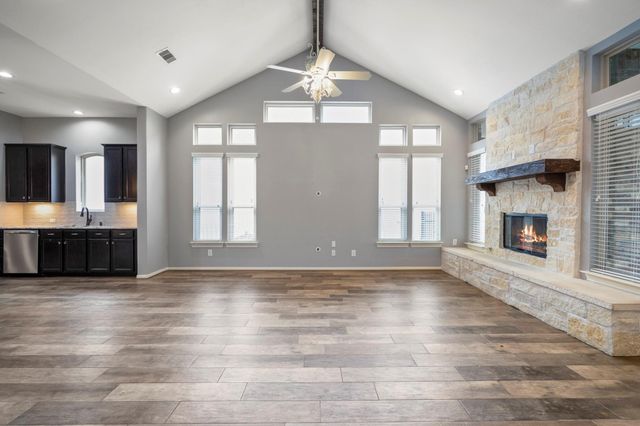 104 Camden Hills Drive, Montgomery, TX 77356