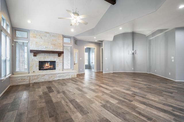 104 Camden Hills Drive, Montgomery, TX 77356