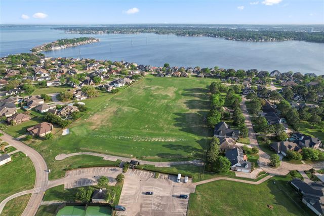 104 Camden Hills Drive, Montgomery, TX 77356