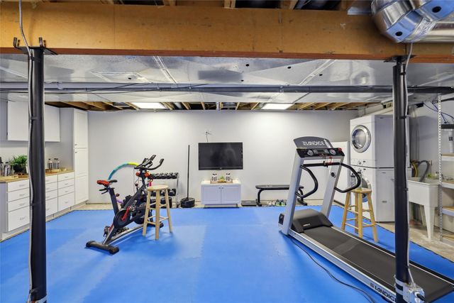 5740 Walnut Hill Avenue, Des Moines, IA 50312