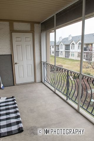 6430 PINE CONE Drive 4, Tinley Park, IL 60477