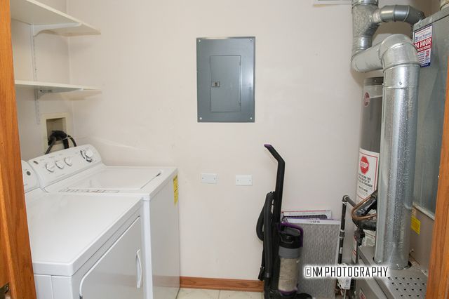 6430 PINE CONE Drive 4, Tinley Park, IL 60477