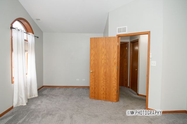 6430 PINE CONE Drive 4, Tinley Park, IL 60477