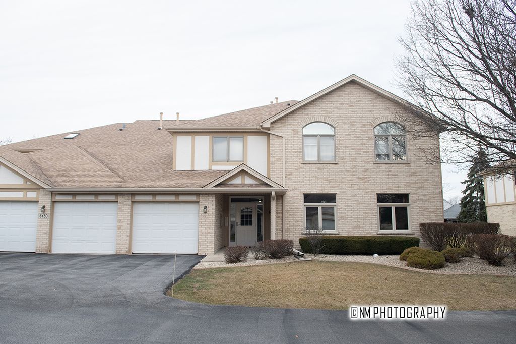 6430 PINE CONE Drive 4, Tinley Park, IL 60477