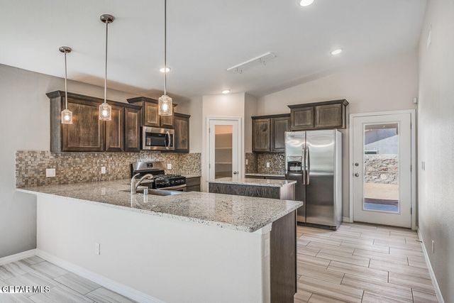 6010 Ashwood Avenue, Santa Teresa, NM 88008