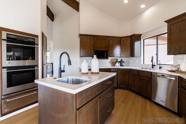 2606 Galicia Way, Carlsbad, CA 92009