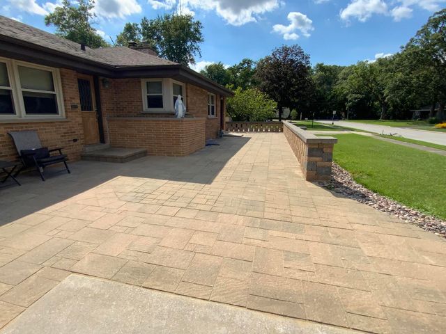 378 Oakwood Drive, Crete, IL 60417