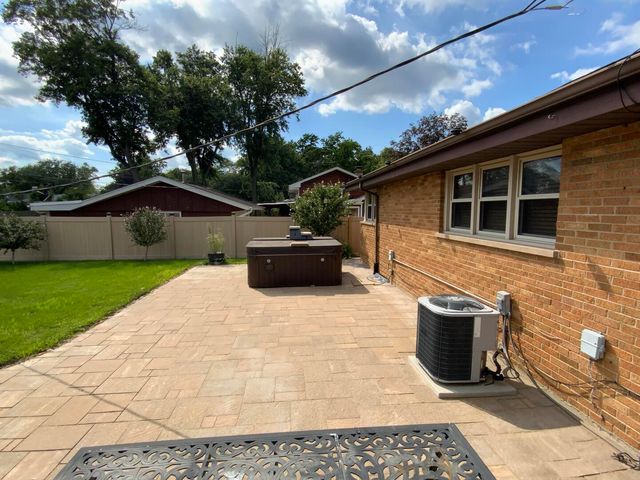 378 Oakwood Drive, Crete, IL 60417