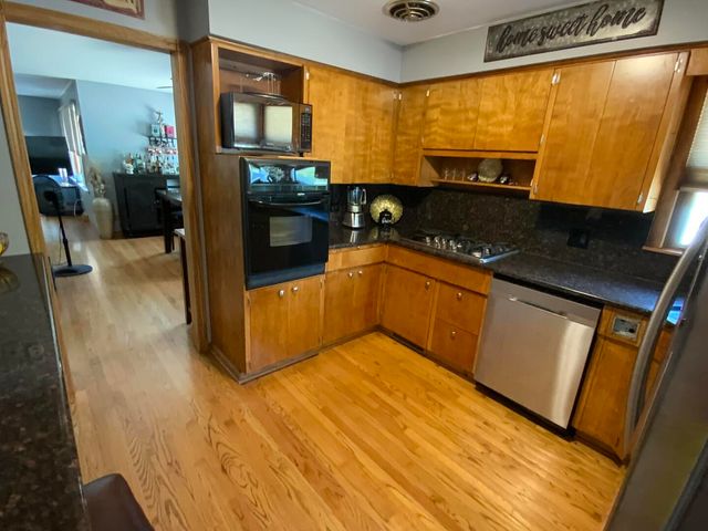 378 Oakwood Drive, Crete, IL 60417