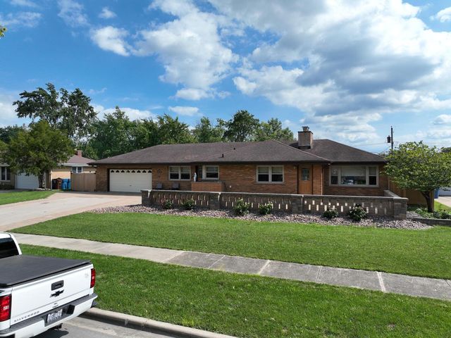 378 Oakwood Drive, Crete, IL 60417