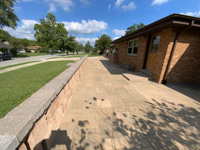 378 Oakwood Drive, Crete, IL 60417