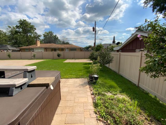 378 Oakwood Drive, Crete, IL 60417