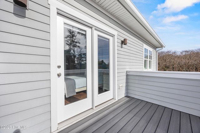 2525 Royal Palm Lane, Wilmington, NC 28409