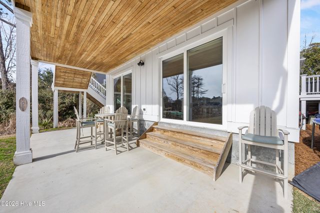 2525 Royal Palm Lane, Wilmington, NC 28409